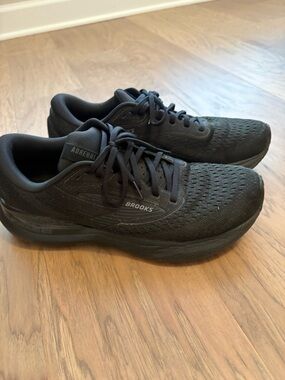 Men’s Brooks Black Running Shoes with Subtle Silver Details